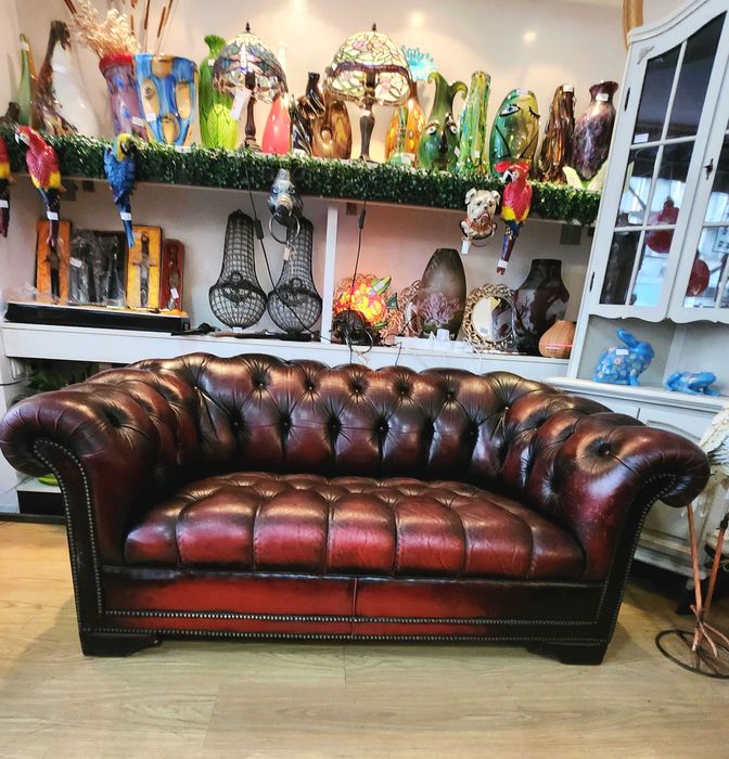 Кожен диван Chesterfield – тъмно бордо