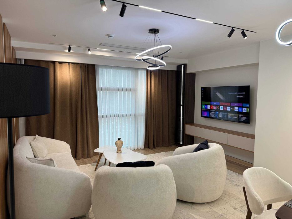 Продается шикарная кв в Piramit Tower  2/35/48 (парковка в подарок)