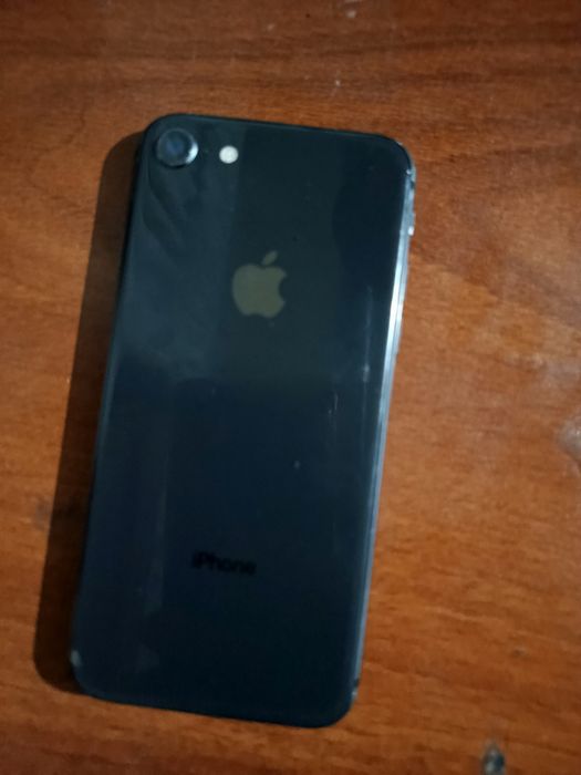 iPhone 8. 64 GB.