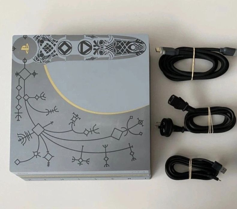 Playstation 4 pro + 2 controllere