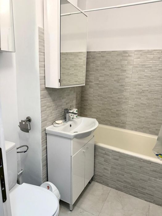 PF De inchiriat apartament 2 camere decomandat!