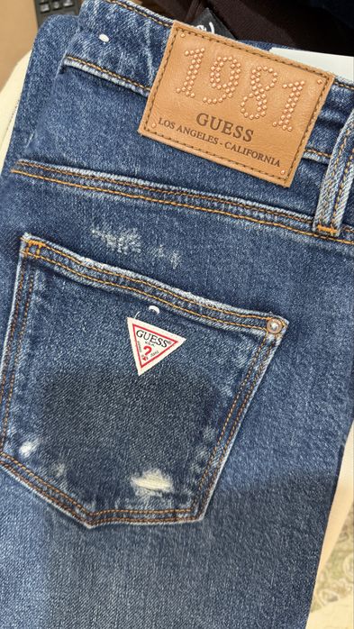 Женские джинсы Guess