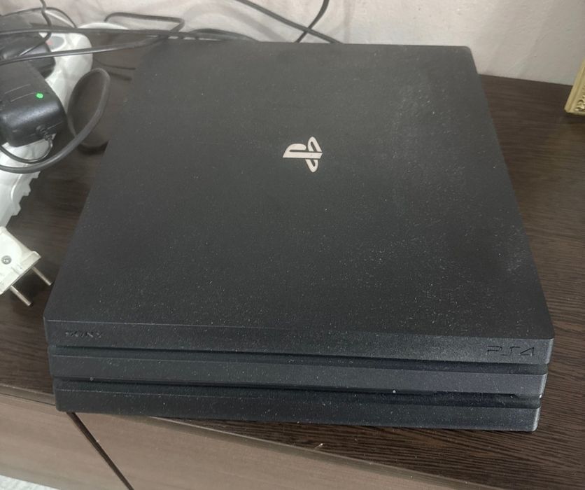 Ps 4pro на 1 ТБ + игры в консоли и все провода