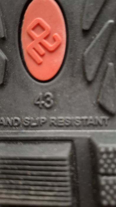 Продам зимние рабочие ботинки