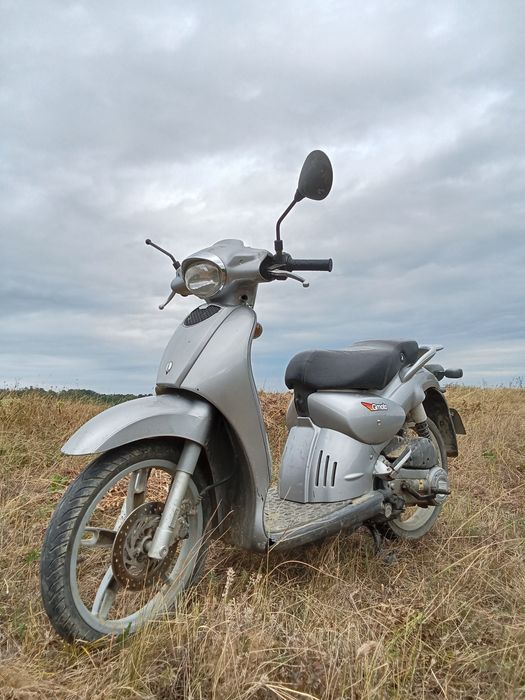 Vând scuter Aprilia scarabeu 100 pentru camp