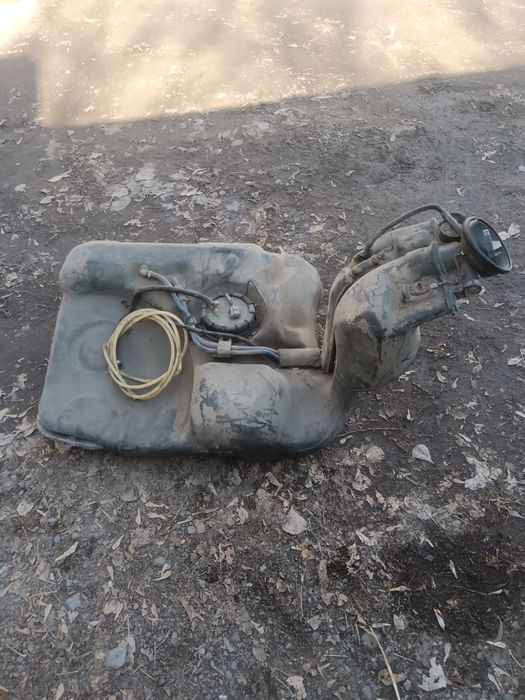 Топлевный бак на гольф 3