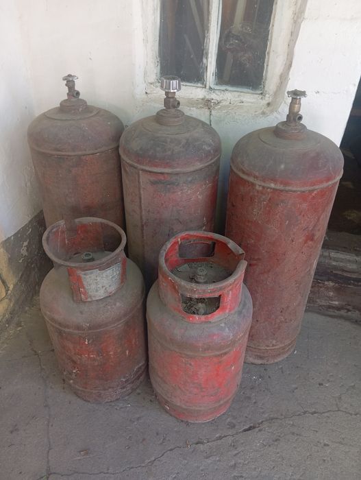 Газовые баллоны.