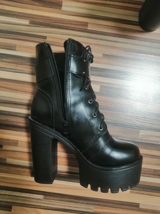 Vand Botine cu toc nr 37