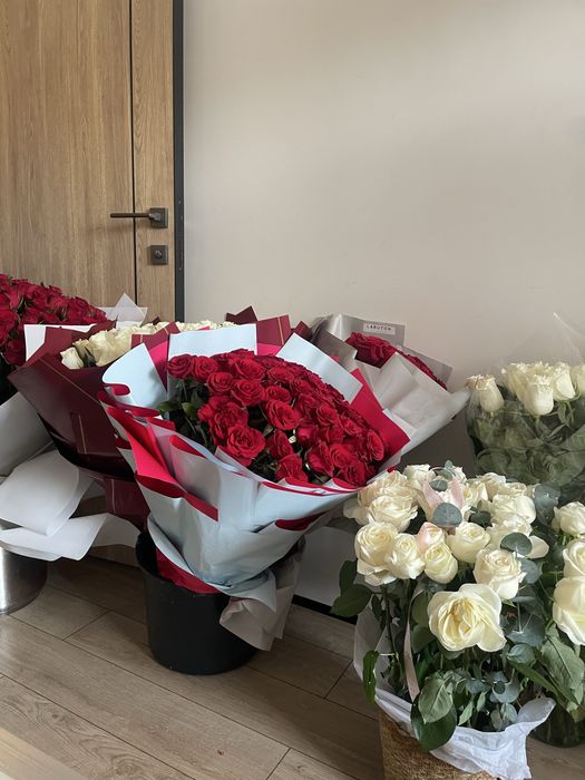 Цветы свежие, разные букеты