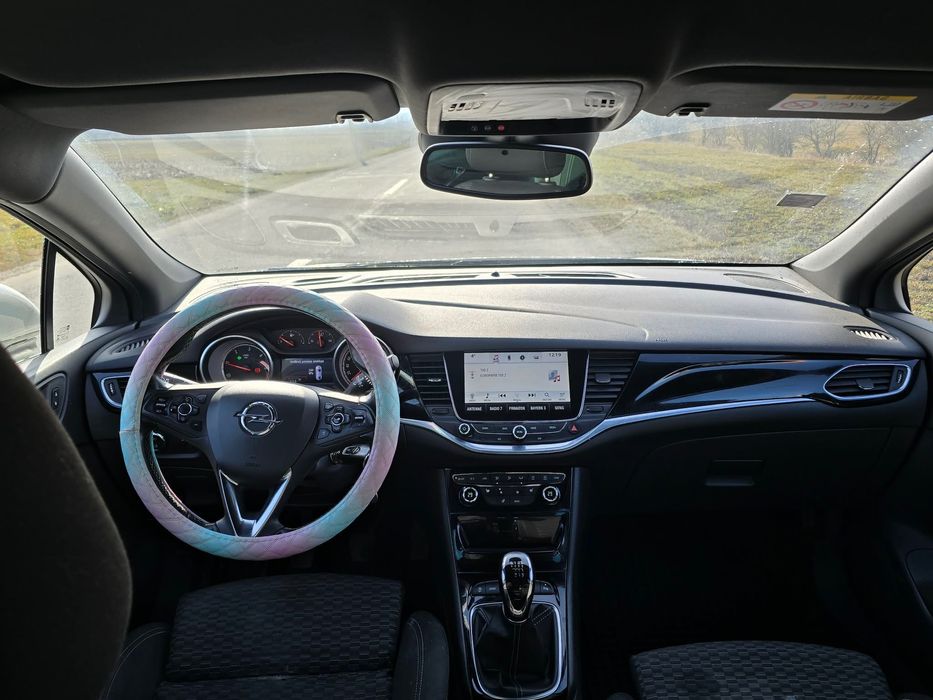 Opel Astra mașină