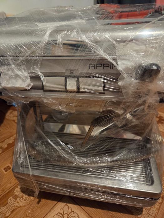 Продам кофемашишу Simonelli apia