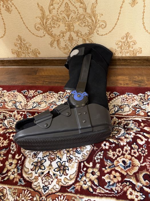 Взрослый ортопедический фиксатор-ботинок (гипс)