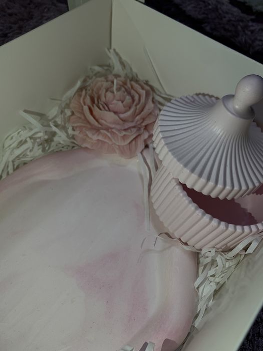 Набор из гипсовых изделий и свечки