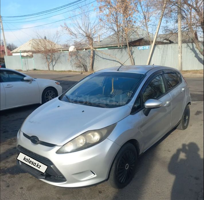 Машина Ford Fiesta