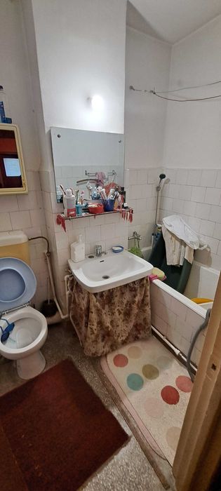 Dristor  metrou la scara blocului