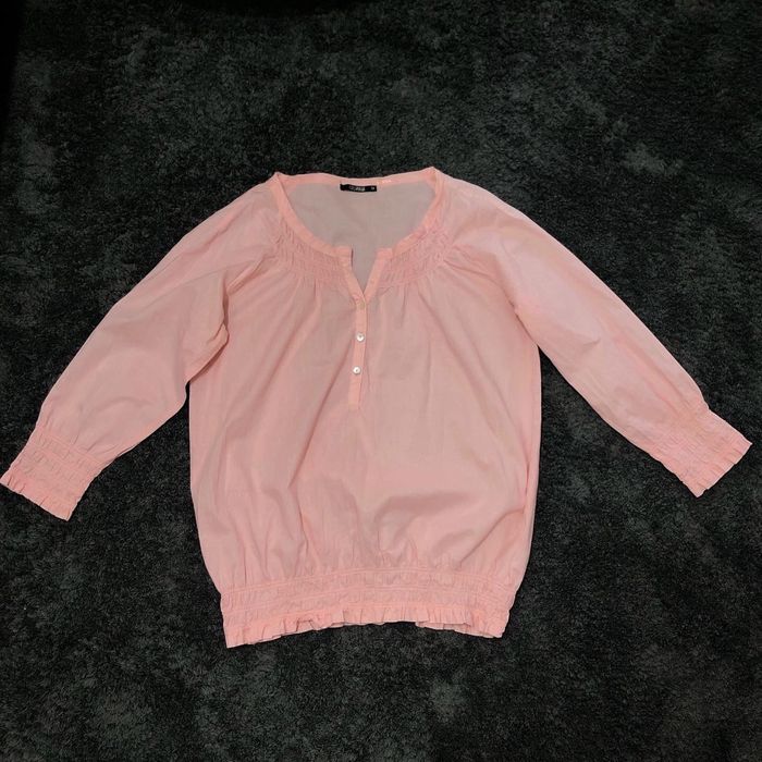 Cămașă roz cu mâneci trei sferturi și detalii deosebite