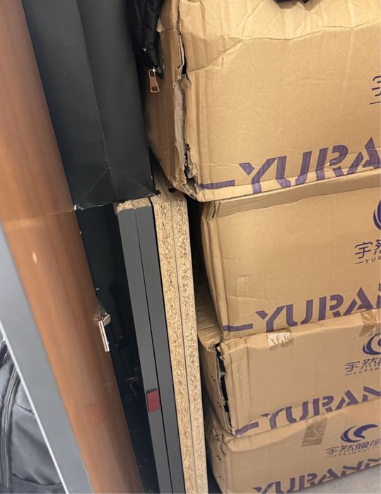 Продам зеркала и шкаф