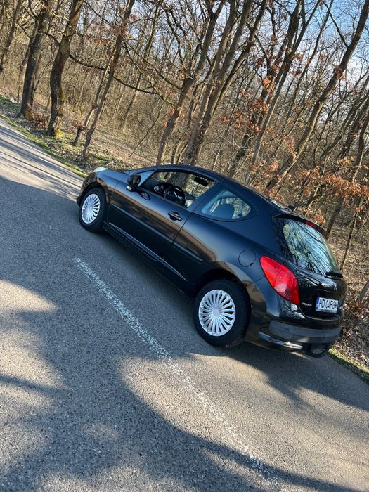 Vând Peugeot 207