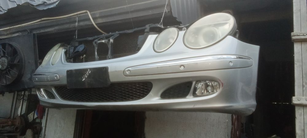 Мерседес 211. Мерседес 211.