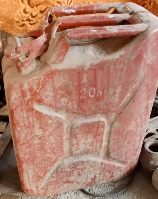 Продается канистра 20 л.