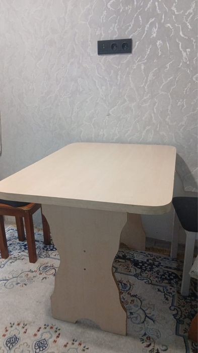 Стол б/у в хорошем состоянии