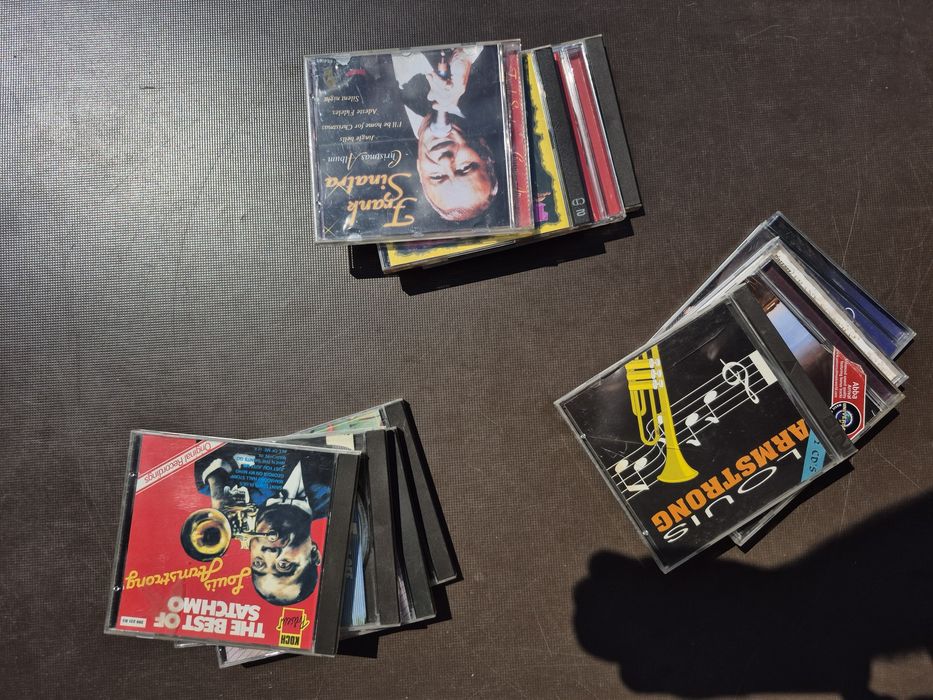 Vând Lot 12 CD muzica usoara straina mixta Jazz ,Luis Armstrong, Frank Sinatra, Tom Jones, NAT KING COLE...etc