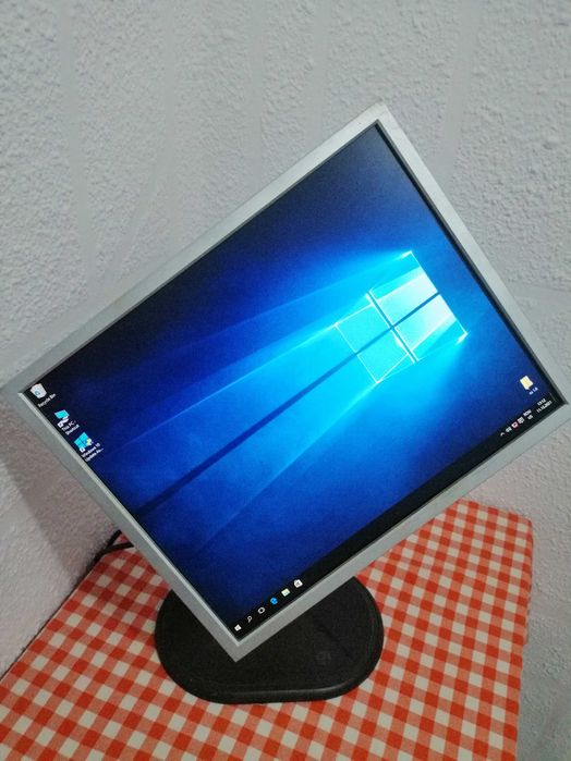 Vand 2 Monitoare 19" 50 cm diag pret negociabil