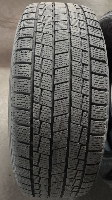 Три баллона  резины 235-60-R18