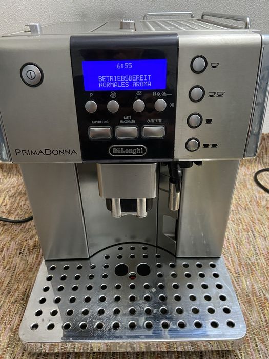 Espresor cafea Delonghi primadona cu cana de lapte