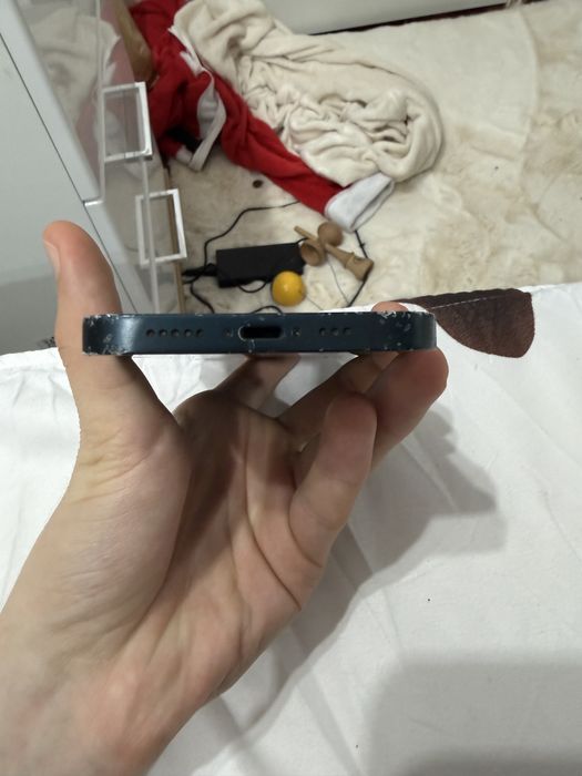 Vand iphone 13 folosit