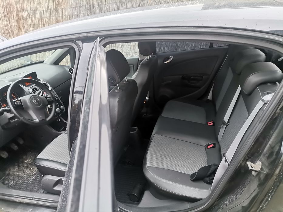 Vând Opel corsa D