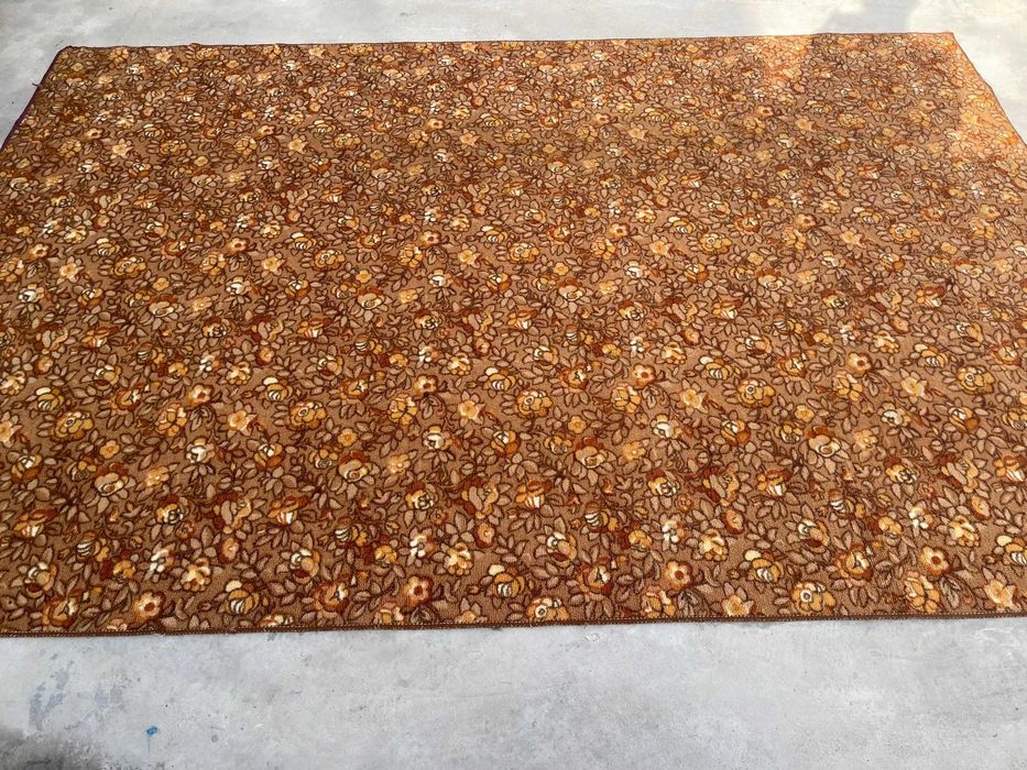 Продается б/у ковер синтетика в хорошем состоянии  3,0 на 1,98.