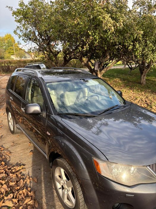 Mitsubishi Outlander SUV ECHIPARE FULL