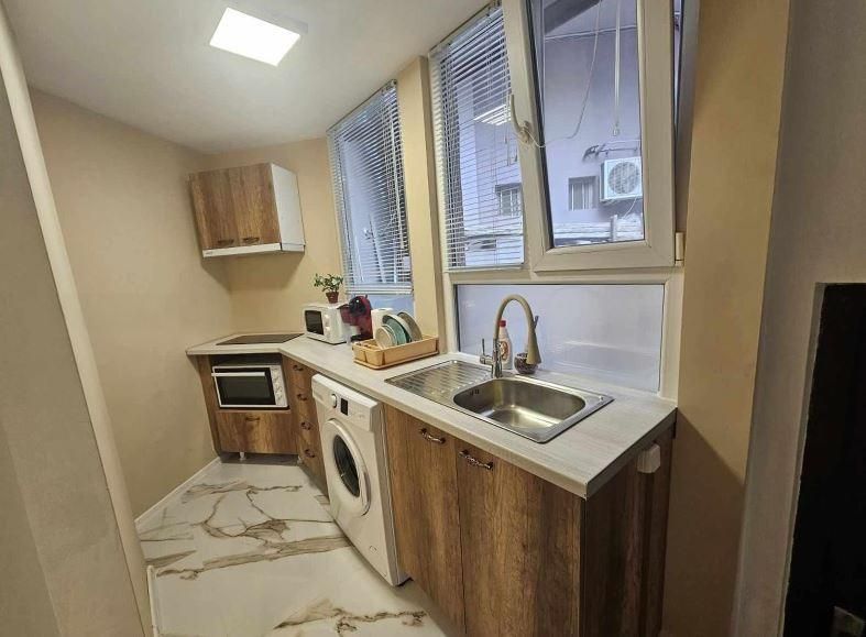 Дава се под наем Двустаен апартамент в Варна, Център - 40 кв.м за 460 € - Снимка #1