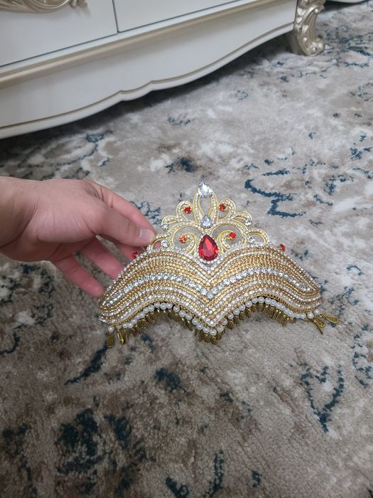 Qosh sotiladi yangi