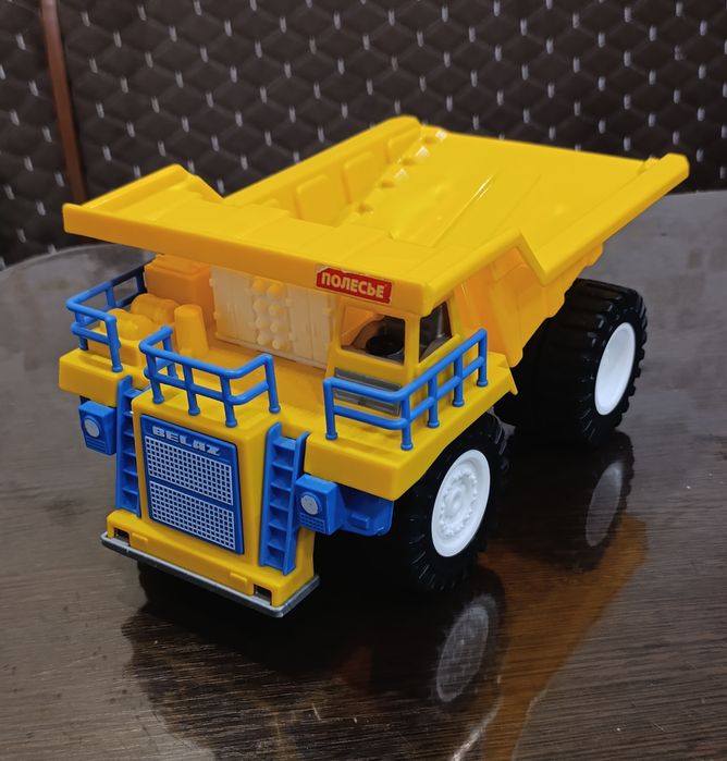 Карьерный самосвал "БелАЗ"