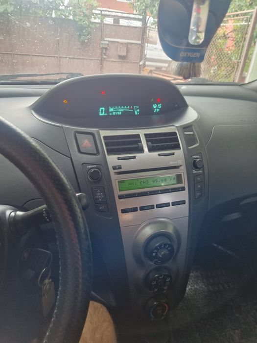 Toyota yaris de vanzare