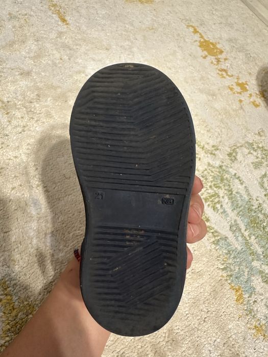 Продам детские кросовки