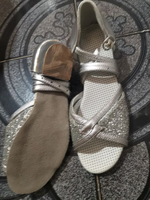 Vand pantofi de dansuri noi