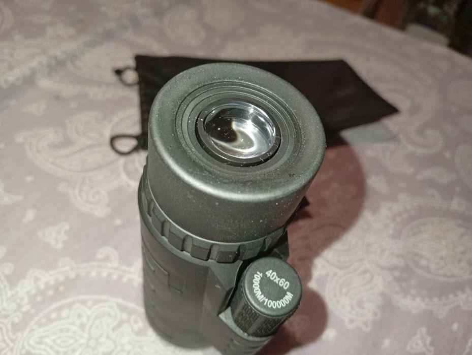 Китайски монокъл на снимките