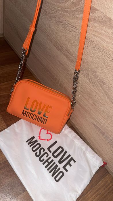 Оригиналнa чанта на Love moschino