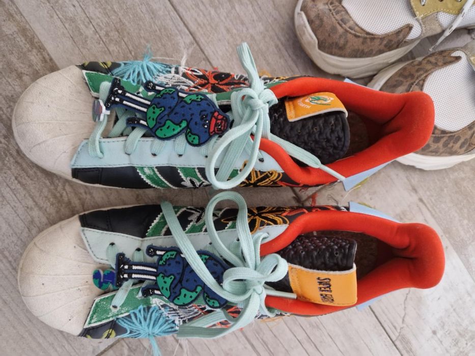 Дамски обувки на символични цени.