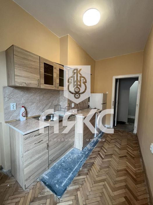 Двустаен обзаведен апартамент под наем в Центъра