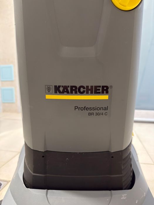 Mașină de spălat/aspirat pardoseli Karcher BR 30/4 C – Ca nouă (5 util