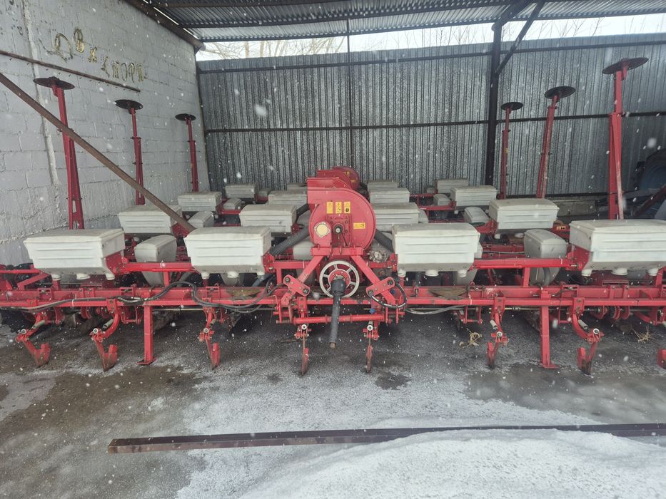 Сеялка Упс-8     .