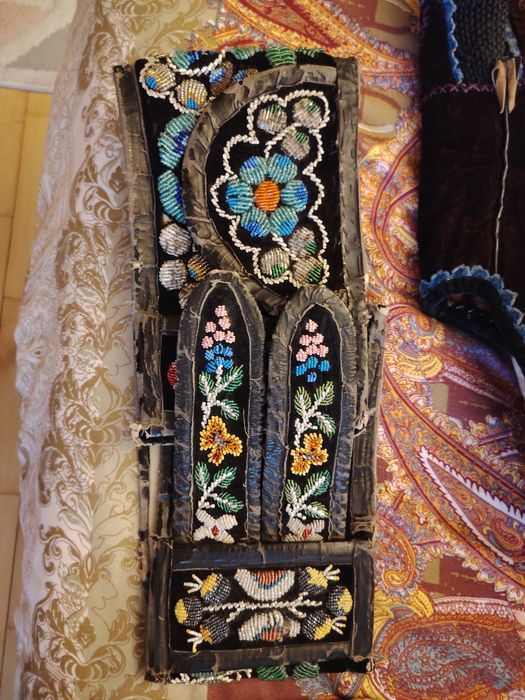 Brâu costum național, cusut manual