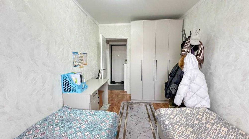 продам 4 ком в центре Айым