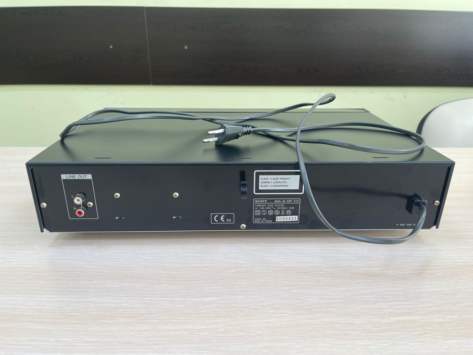 Sony CDP-212 – CD плеър | Много запазен, без забележки