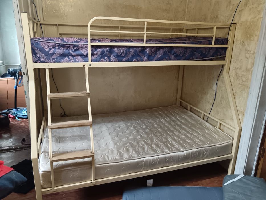 Кровать двухъярусная