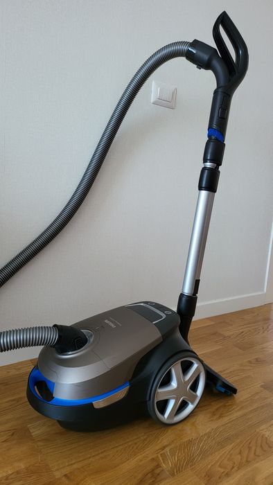 Aspirator Philips LED cu sac